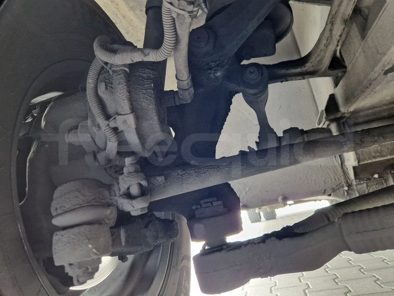 Mercedes-Benz Tourismo RHD / Euro 6 - 290 Kw - 12,140 Mt - front shock absorbers right