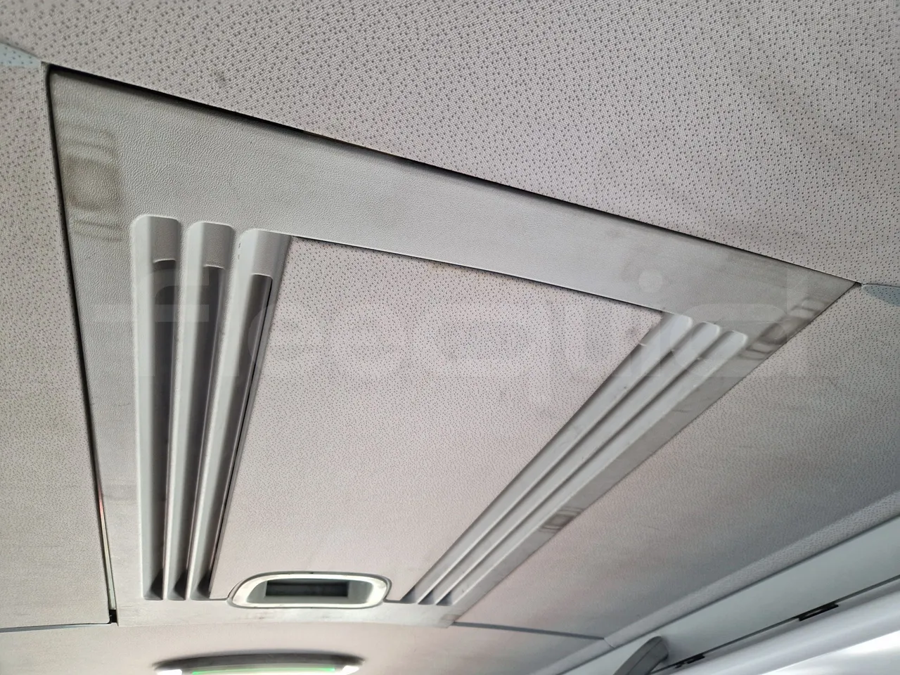 Mercedes-Benz Tourismo RHD / Euro 6 - 290 Kw - 12,140 Mt - roof hatch 1