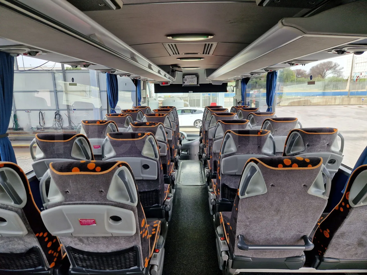 Mercedes-Benz Tourismo RHD / Euro 6 - 290 Kw - 12,140 Mt - forward view all seats last row height
