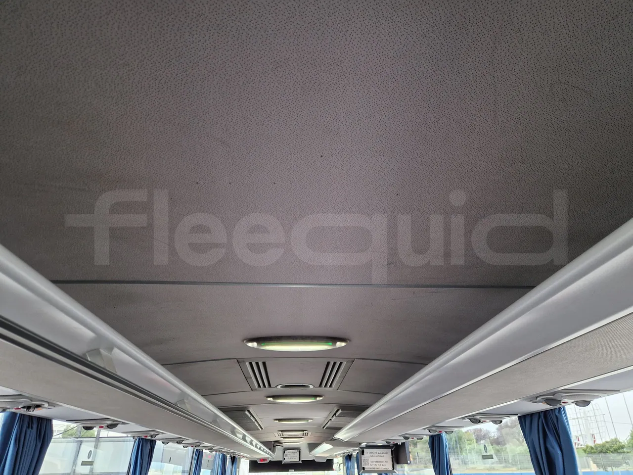 Mercedes-Benz Tourismo RHD / Euro 6 - 290 Kw - 12,140 Mt - overhead compartments photo