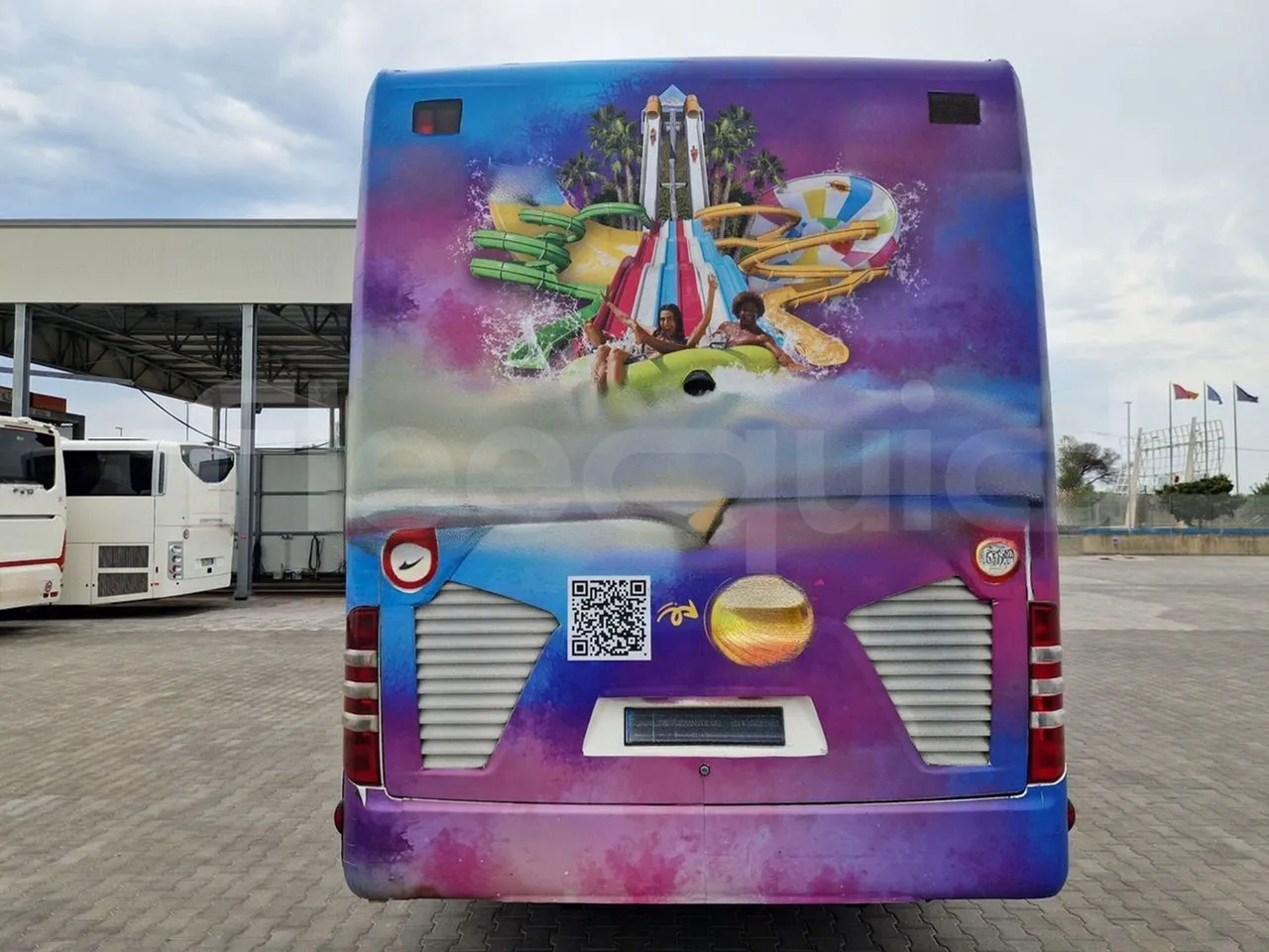 Mercedes-Benz Tourismo RHD / Euro 6 - 290 Kw - 12,140 Mt - rear hatch closed