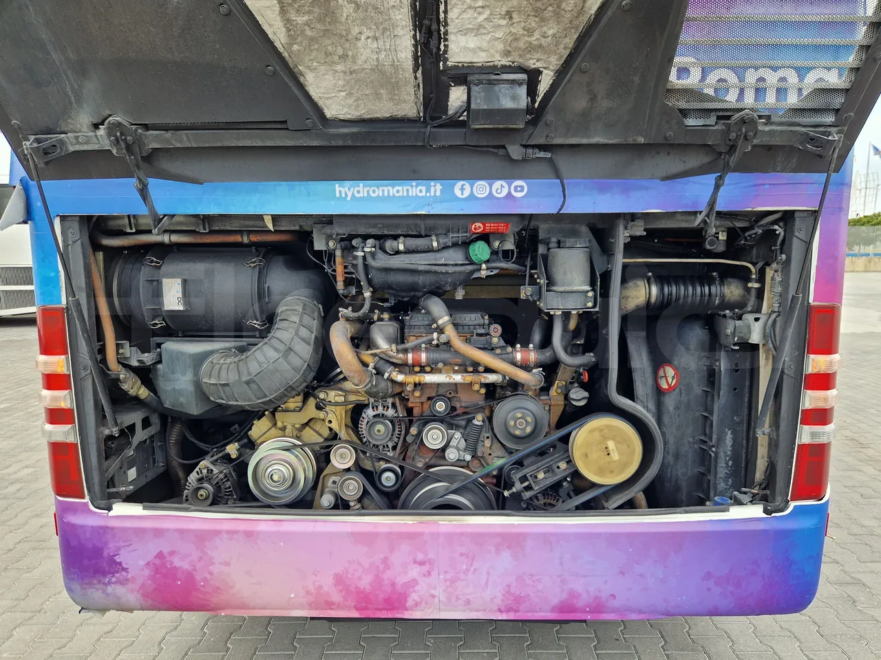 Mercedes-Benz Tourismo RHD / Euro 6 - 290 Kw - 12,140 Mt - rear hatch open (mandatory for bus to scrap)