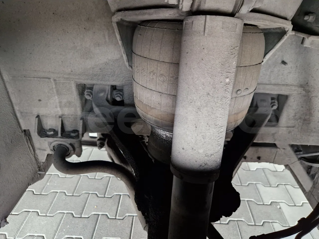Mercedes-Benz Tourismo RHD / Euro 6 - 290 Kw - 12,140 Mt - axel 2 leaf spring right