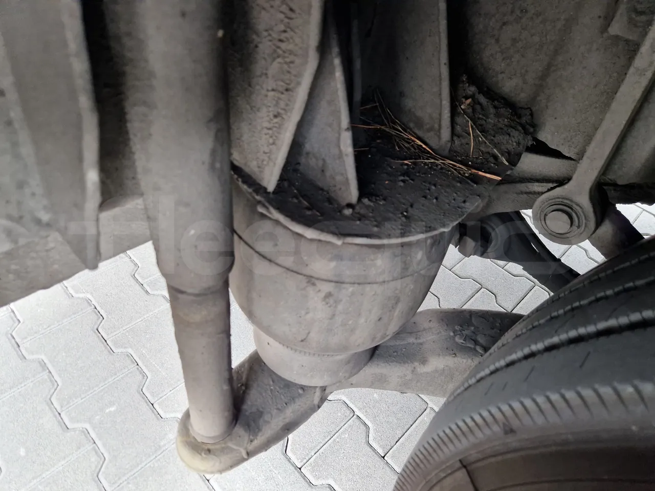 Mercedes-Benz Tourismo RHD / Euro 6 - 290 Kw - 12,140 Mt - axle 2 shock absorbers 1 left