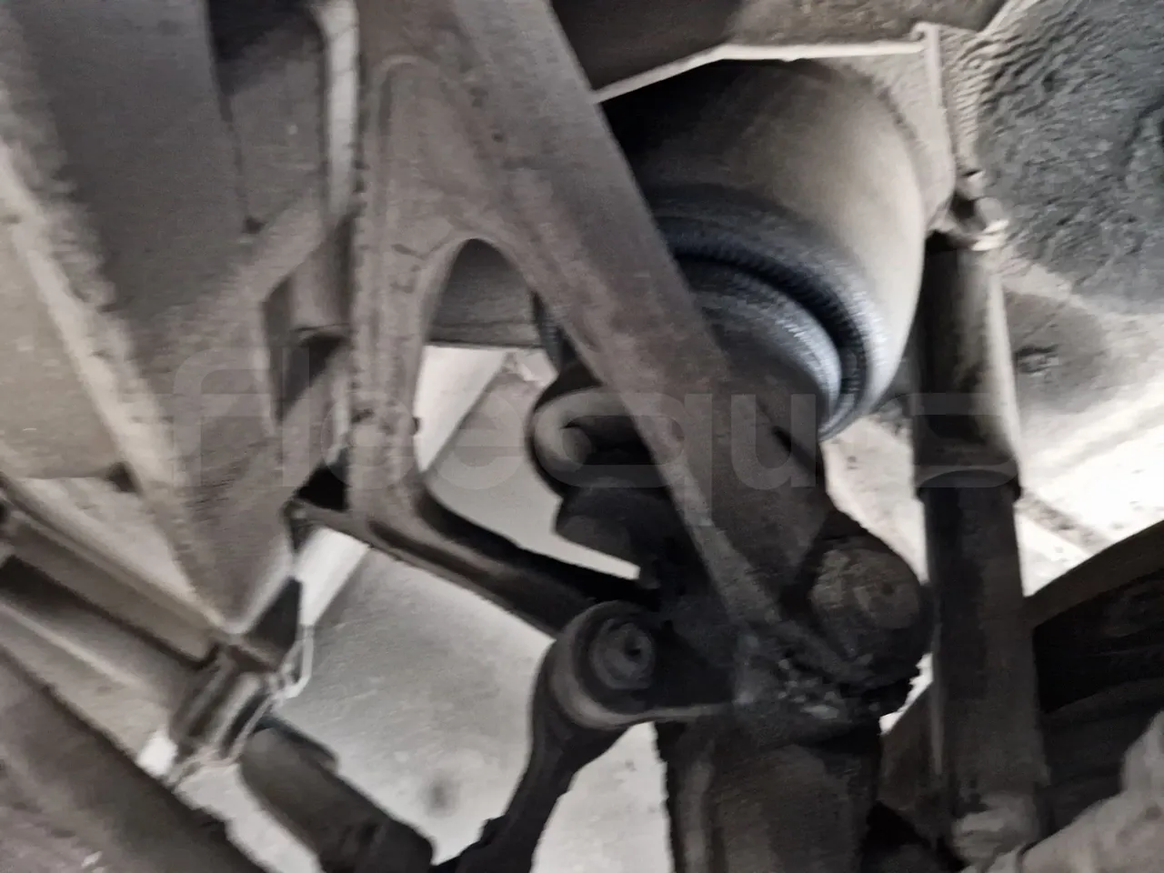 Mercedes-Benz Tourismo RHD / Euro 6 - 290 Kw - 12,140 Mt - axle 2 shock absorbers 2 left