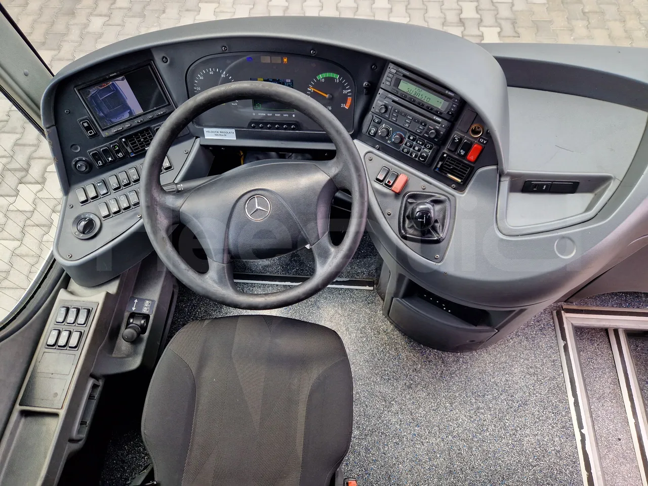 Mercedes-Benz Tourismo RHD / Euro 6 - 290 Kw - 12,140 Mt - steering wheel photo