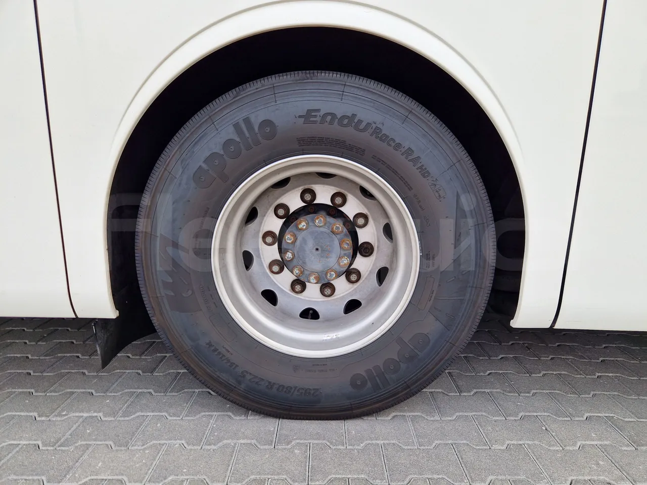 Mercedes-Benz Tourismo RHD / Euro 6 - 290 Kw - 12,140 Mt - rear left tire photo