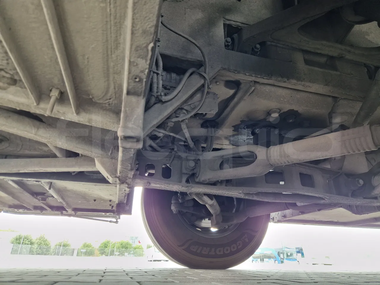 Mercedes-Benz Tourismo RHD / Euro 6 - 290 Kw - 12,140 Mt - front axle left side