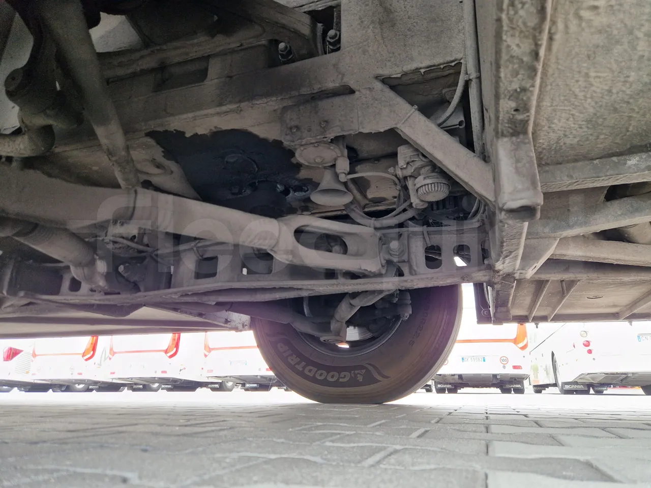 Mercedes-Benz Tourismo RHD / Euro 6 - 290 Kw - 12,140 Mt - front axle right side