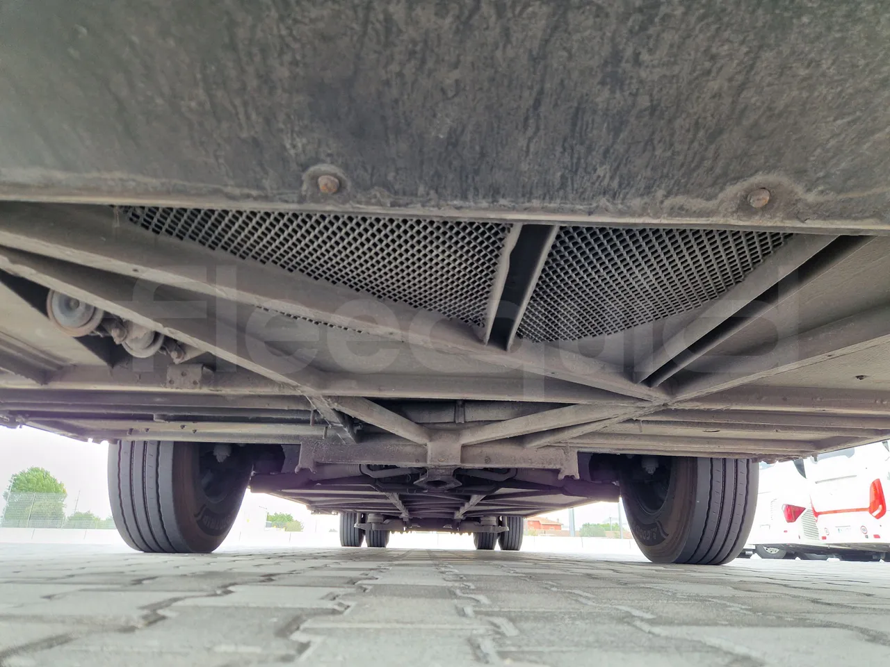 Mercedes-Benz Tourismo RHD / Euro 6 - 290 Kw - 12,140 Mt - front undercarriage from front