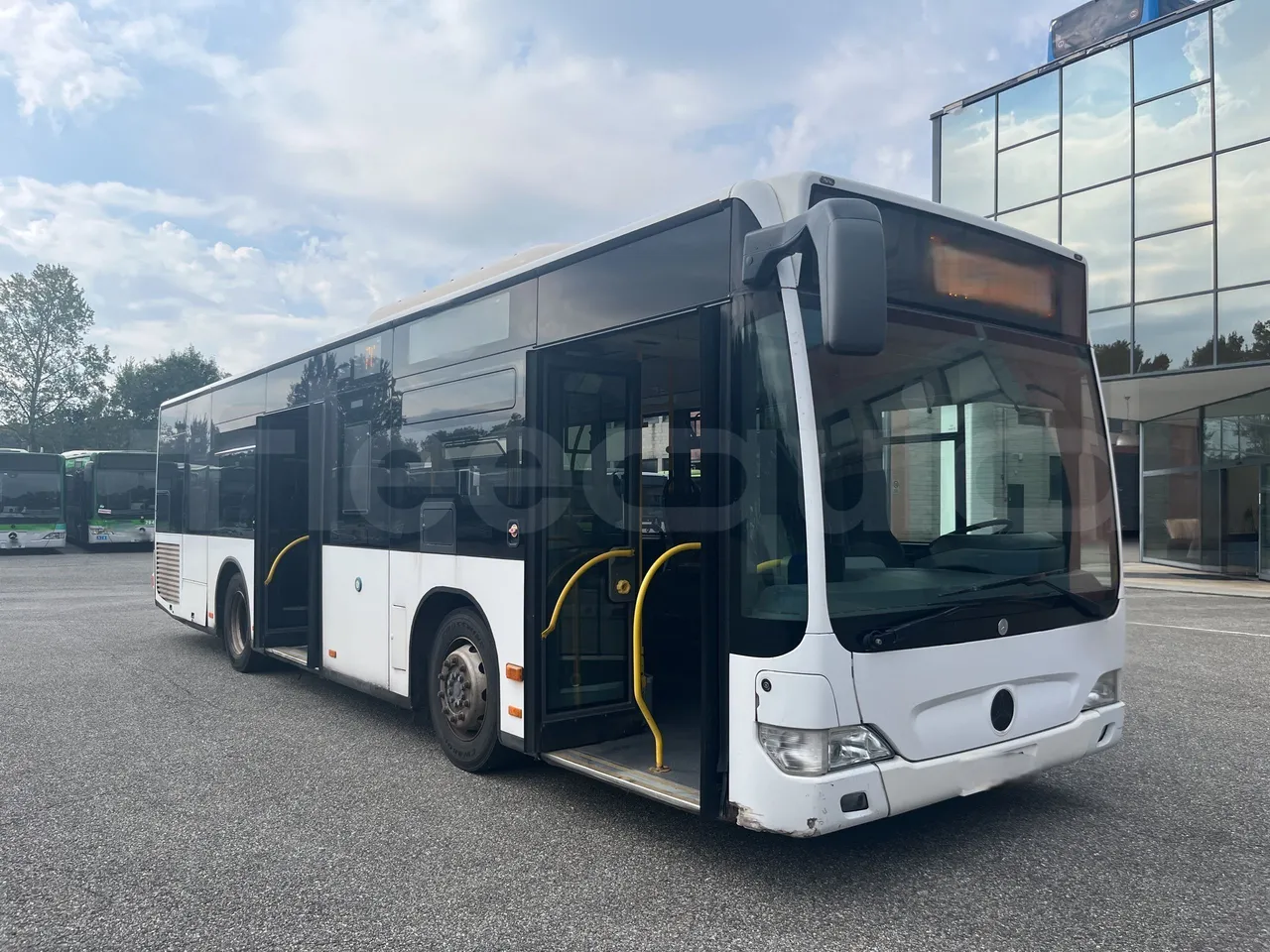 Mercedes-Benz Citaro K - 3/4 Front Right Side Doors Open