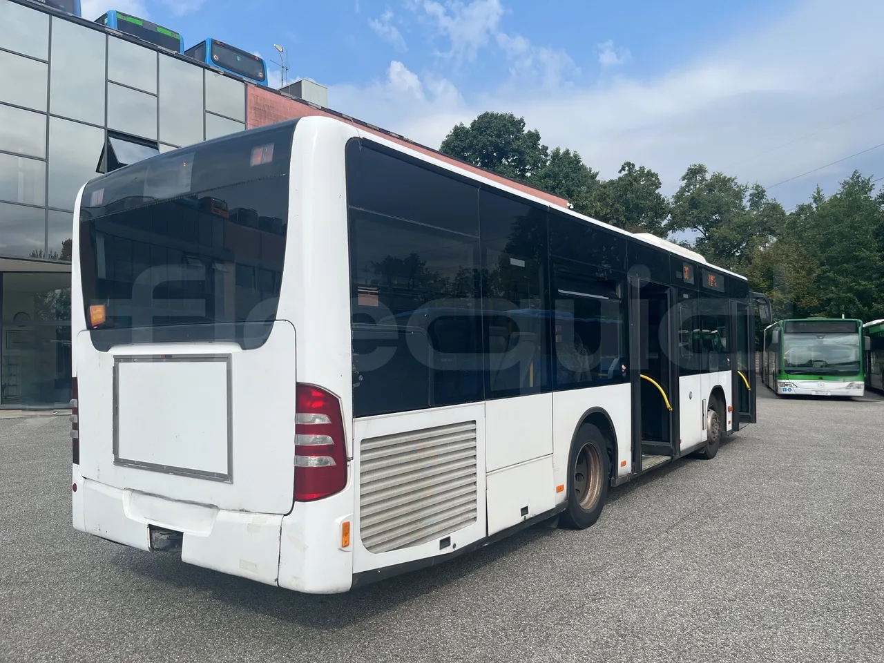 Mercedes-Benz Citaro K - 3/4 Rear Right Side Doors Open
