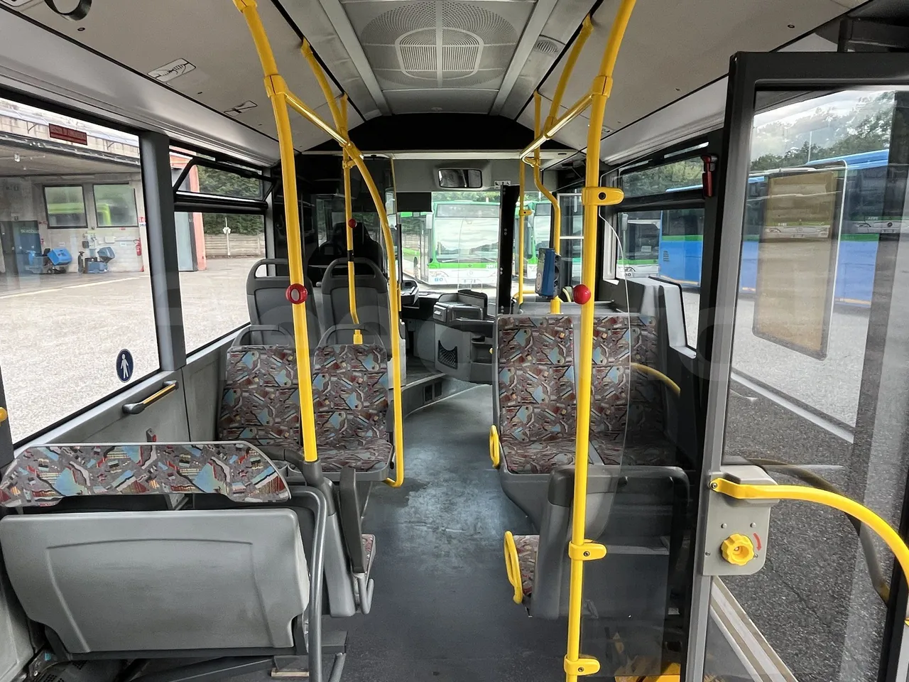 Mercedes-Benz Citaro K - Forward Seats From Middle Position