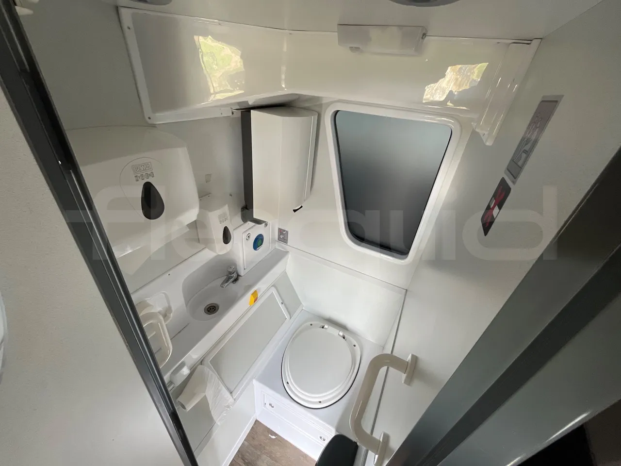 Van Hool Astromega TDX25 - EUR6 - 390kW - 13.15m - toilette accessories photo