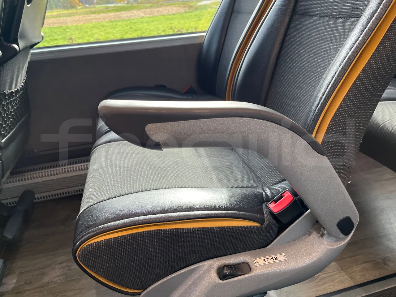 Van Hool Astromega TDX25 - EUR6 - 390kW - 13.15m - armrest detail photo