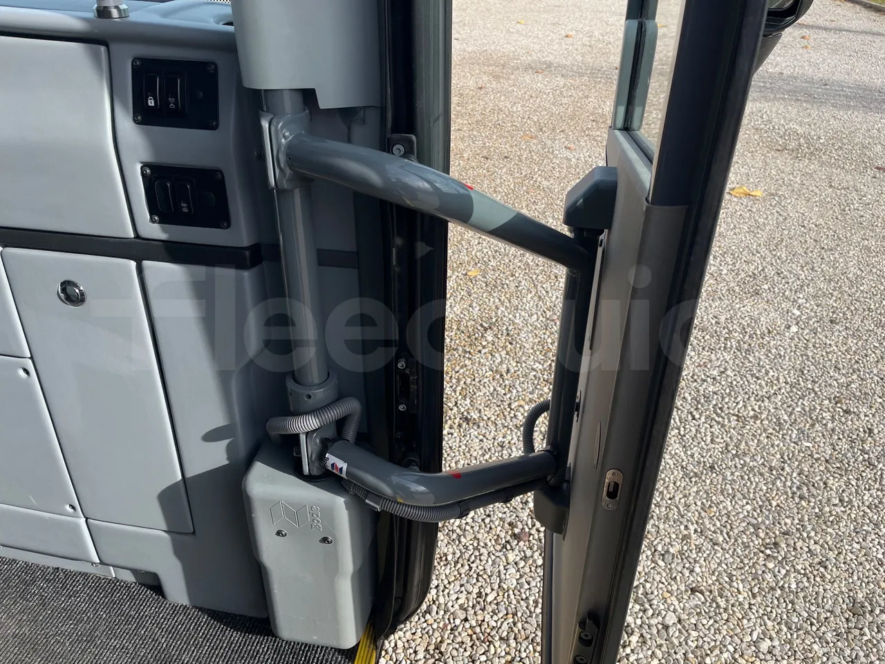 Van Hool Astromega TDX25 - EUR6 - 390kW - 13.15m - door mechanism photo