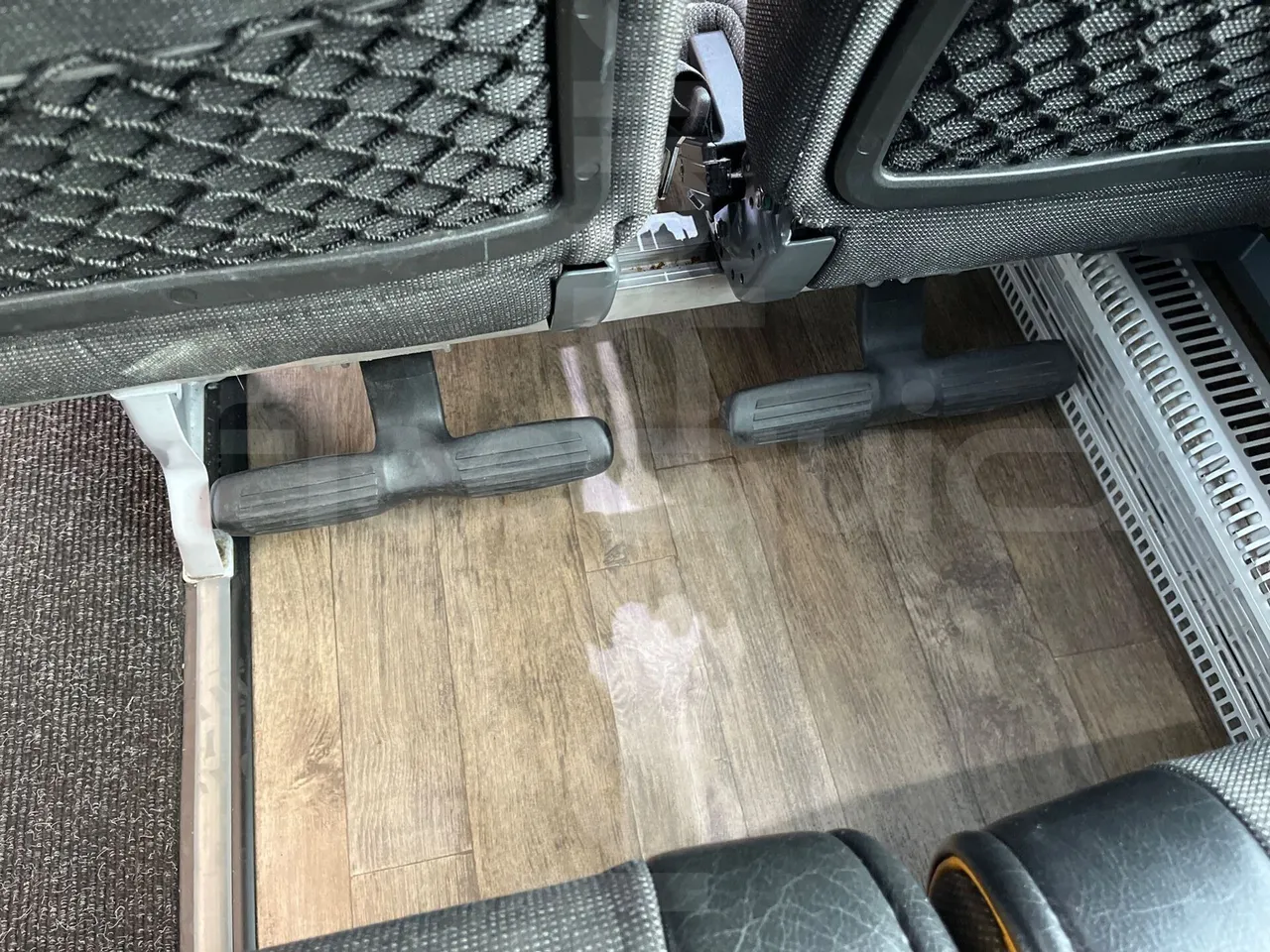 Van Hool Astromega TDX25 - EUR6 - 390kW - 13.15m - footrest detail photo