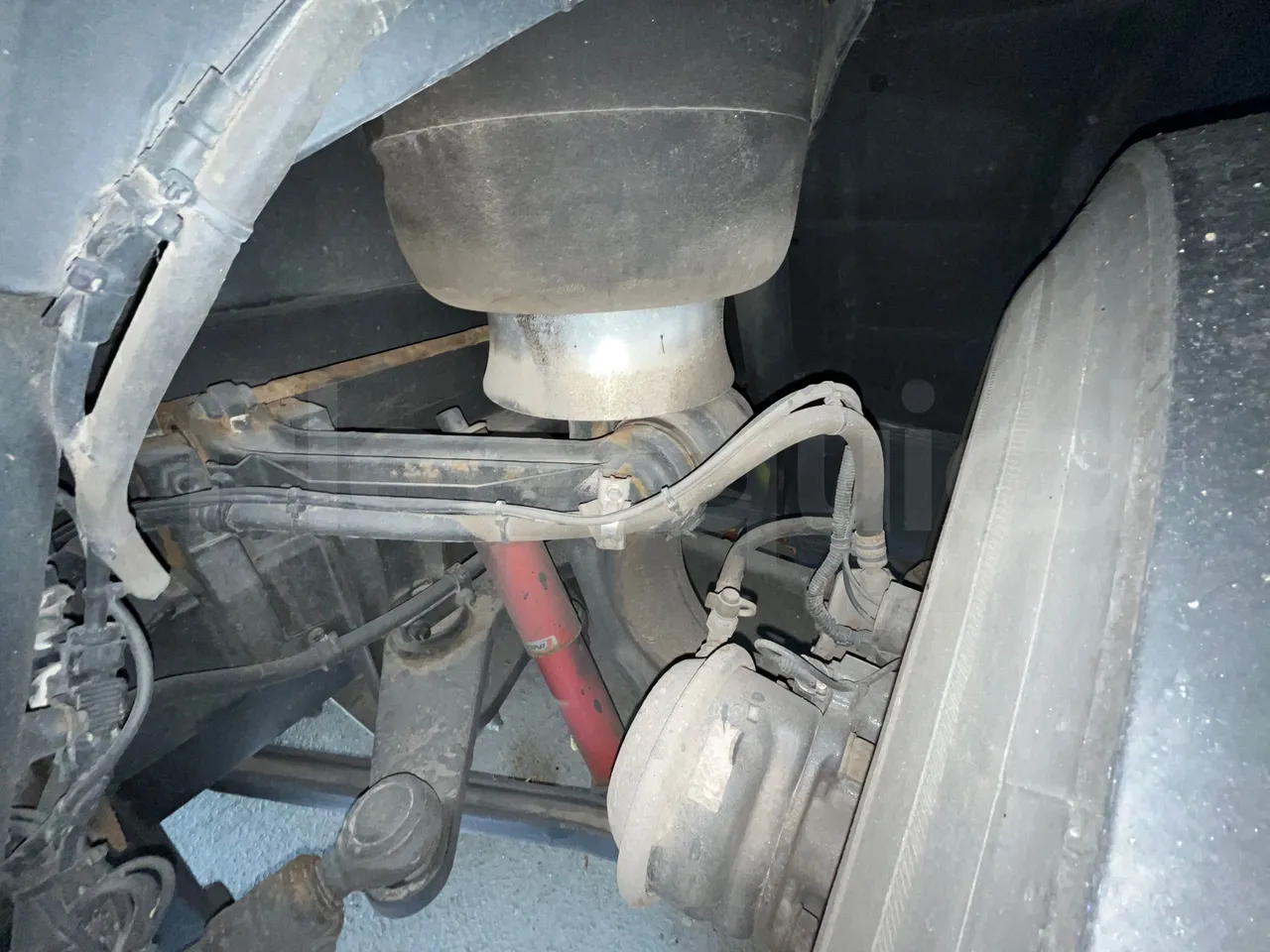 Van Hool Astromega TDX25 - EUR6 - 390kW - 13.15m - front shock absorbers left