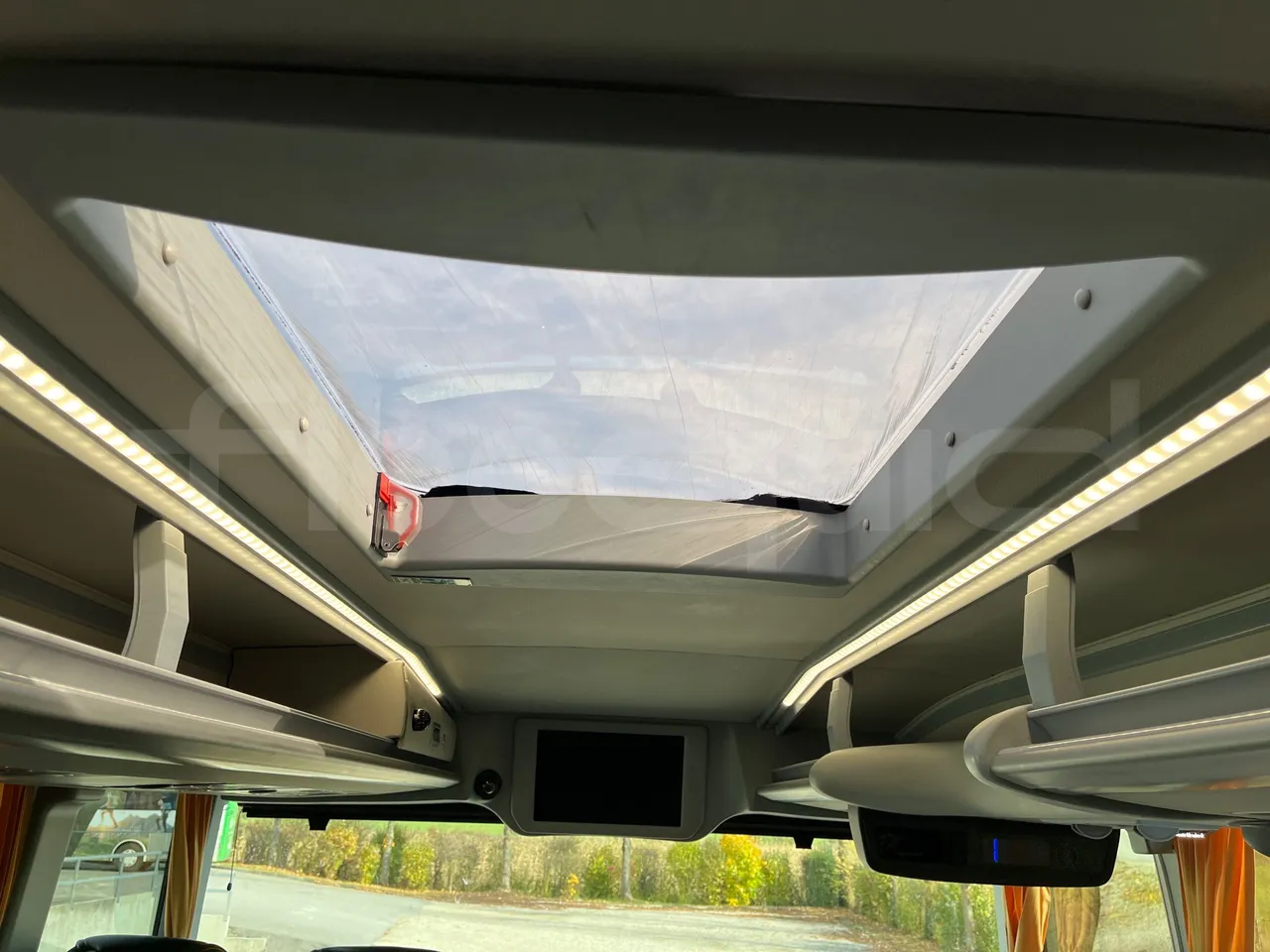 Van Hool Astromega TDX25 - EUR6 - 390kW - 13.15m - roof hatch 1