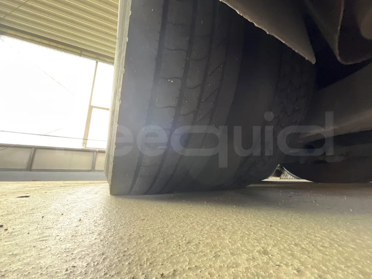 Van Hool Astromega TDX25 - EUR6 - 390kW - 13.15m - tread condition second axle tires right