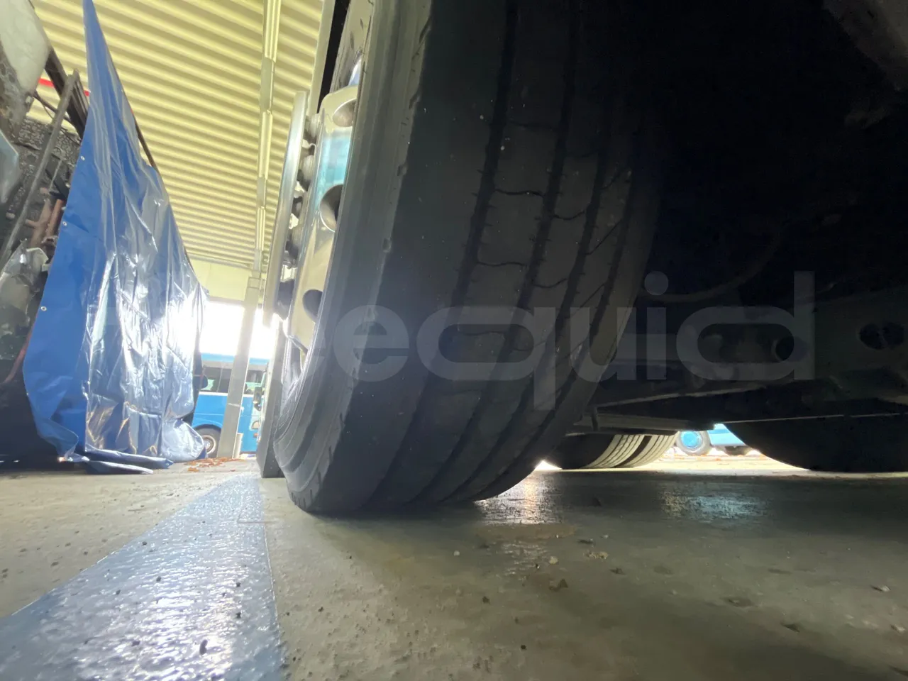 Van Hool Astromega TDX25 - EUR6 - 390kW - 13.15m - tread condition third axle tires left