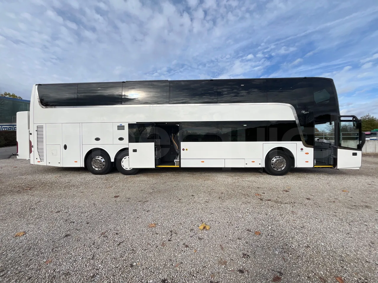 Van Hool Astromega TDX25 - EUR6 - 390kW - 13.15m - right side doors open