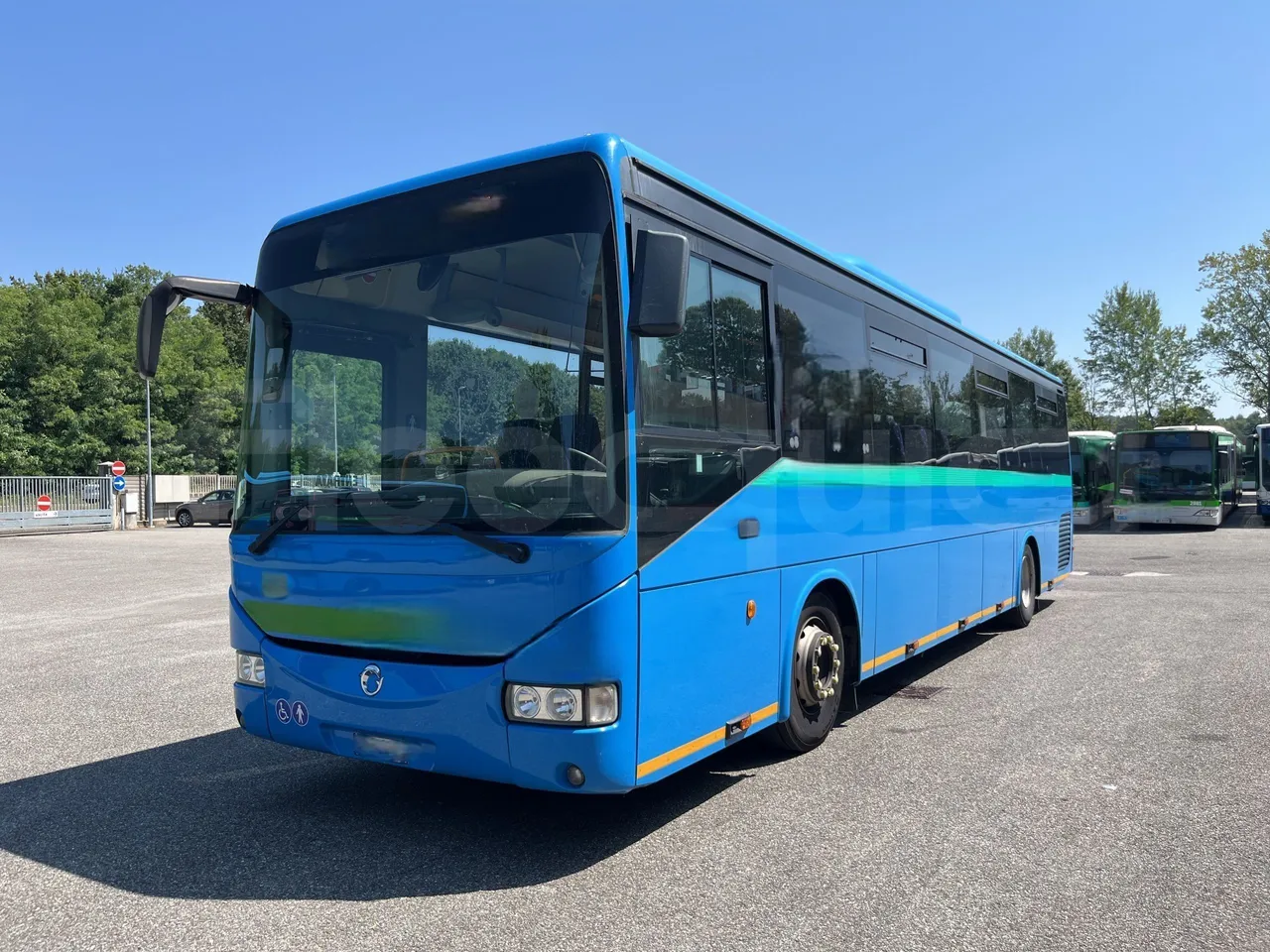 Iveco Crossway - 3/4 Front Left Side