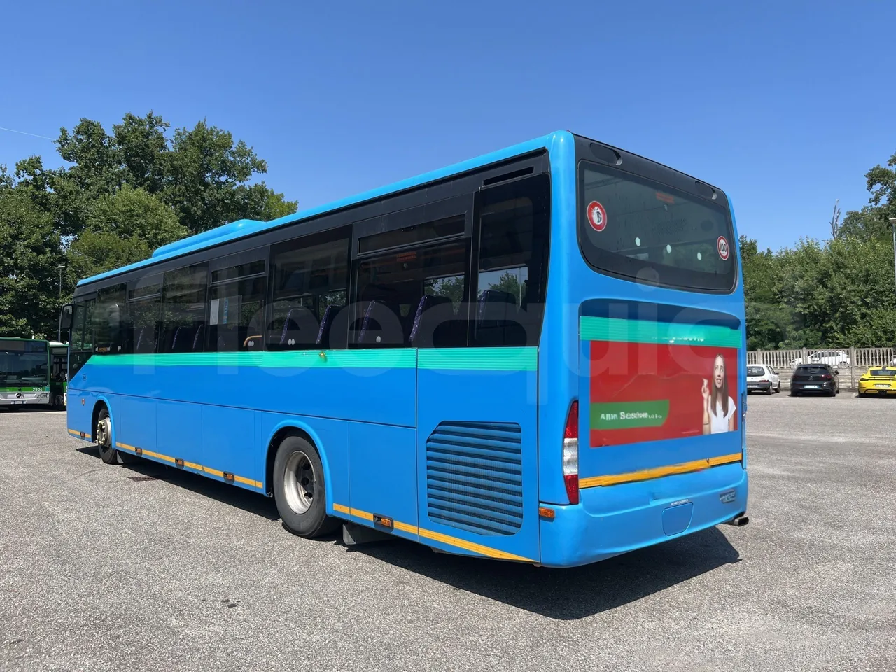 Iveco Crossway - 3/4 Rear Left Side