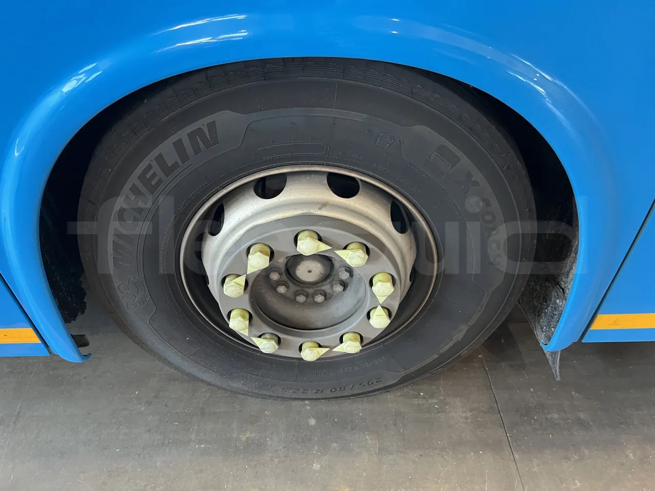 Iveco Crossway - First Axle Left Side: Complete Tyre