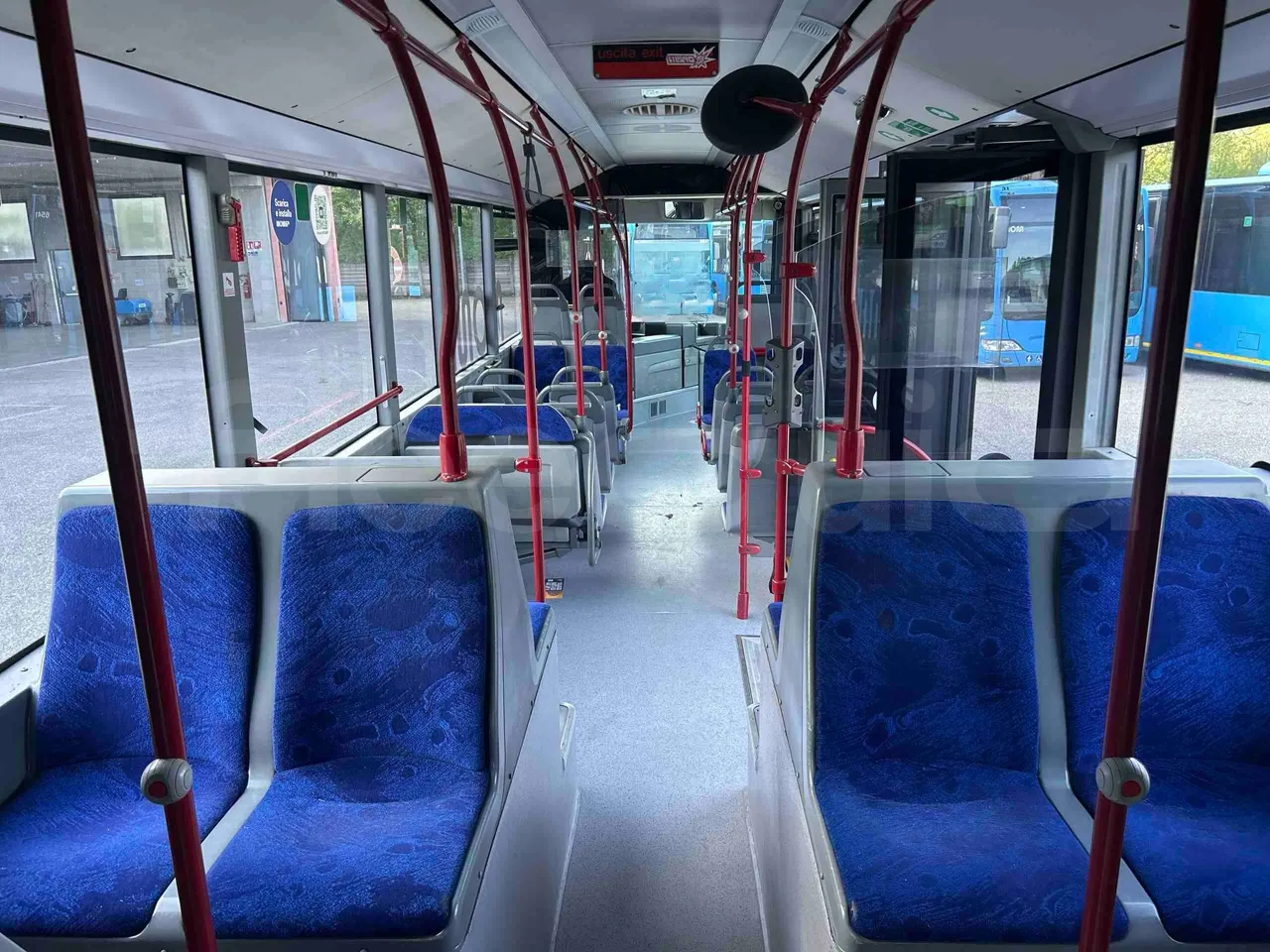 Mercedes-Benz Citaro O530G - Euro4 - 260kW - 17.940mt - forward view middle aisle