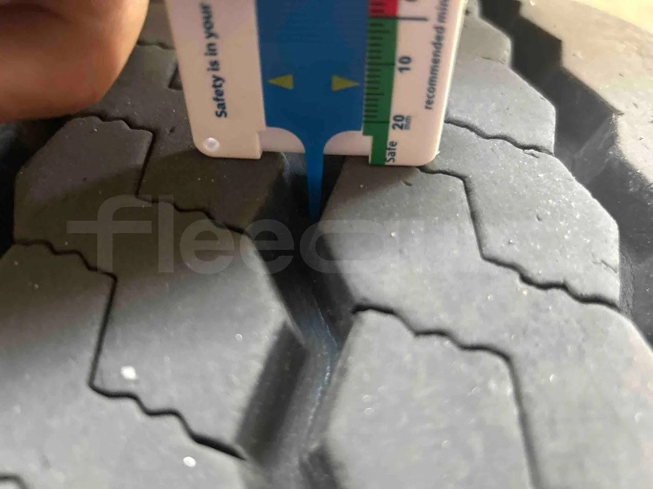 Mercedes-Benz Citaro O530G - Euro4 - 260kW - 17.940mt - tread condition front tires left