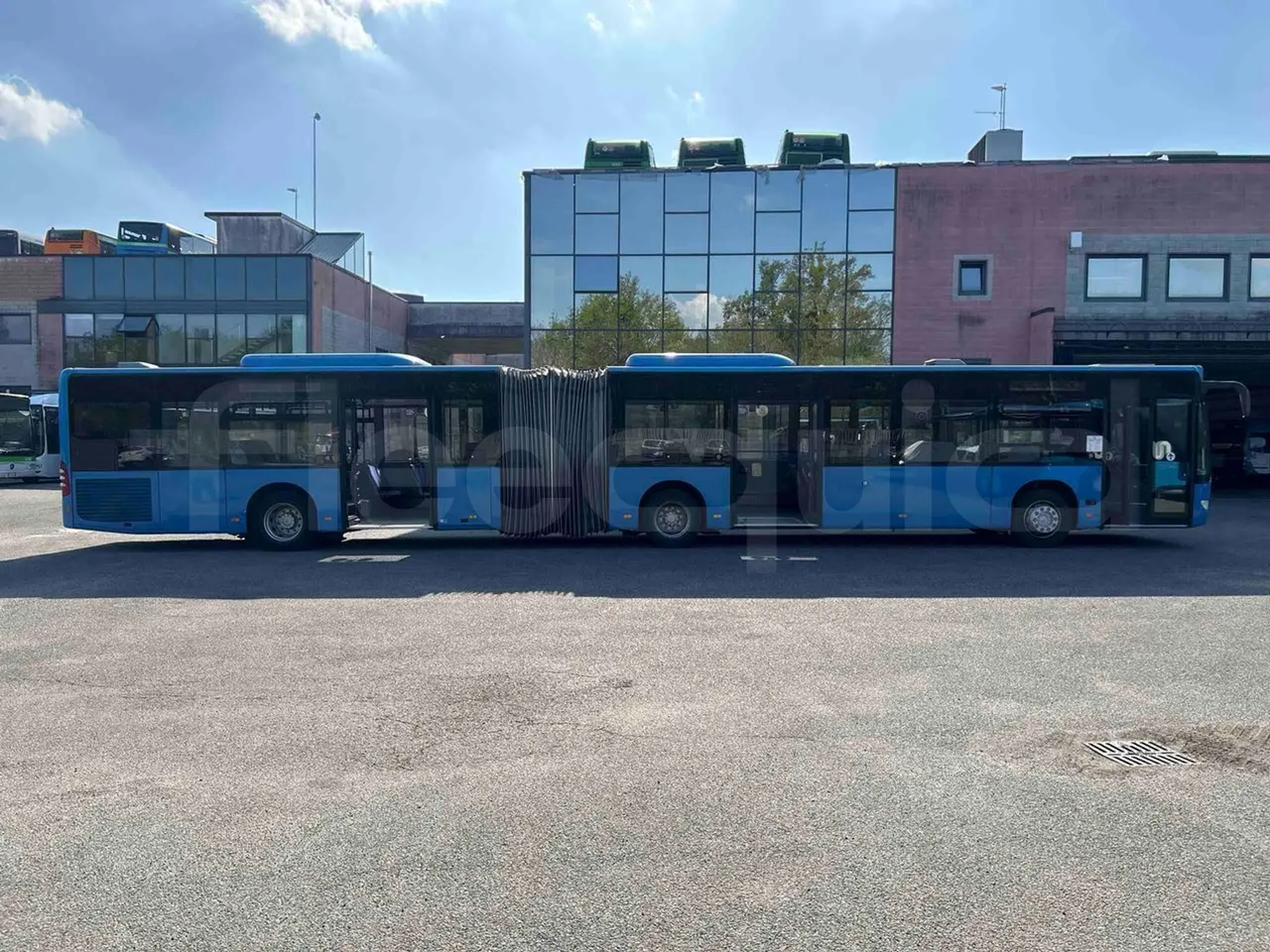 Mercedes-Benz Citaro O530G - Euro4 - 260kW - 17.940mt - right side doors open