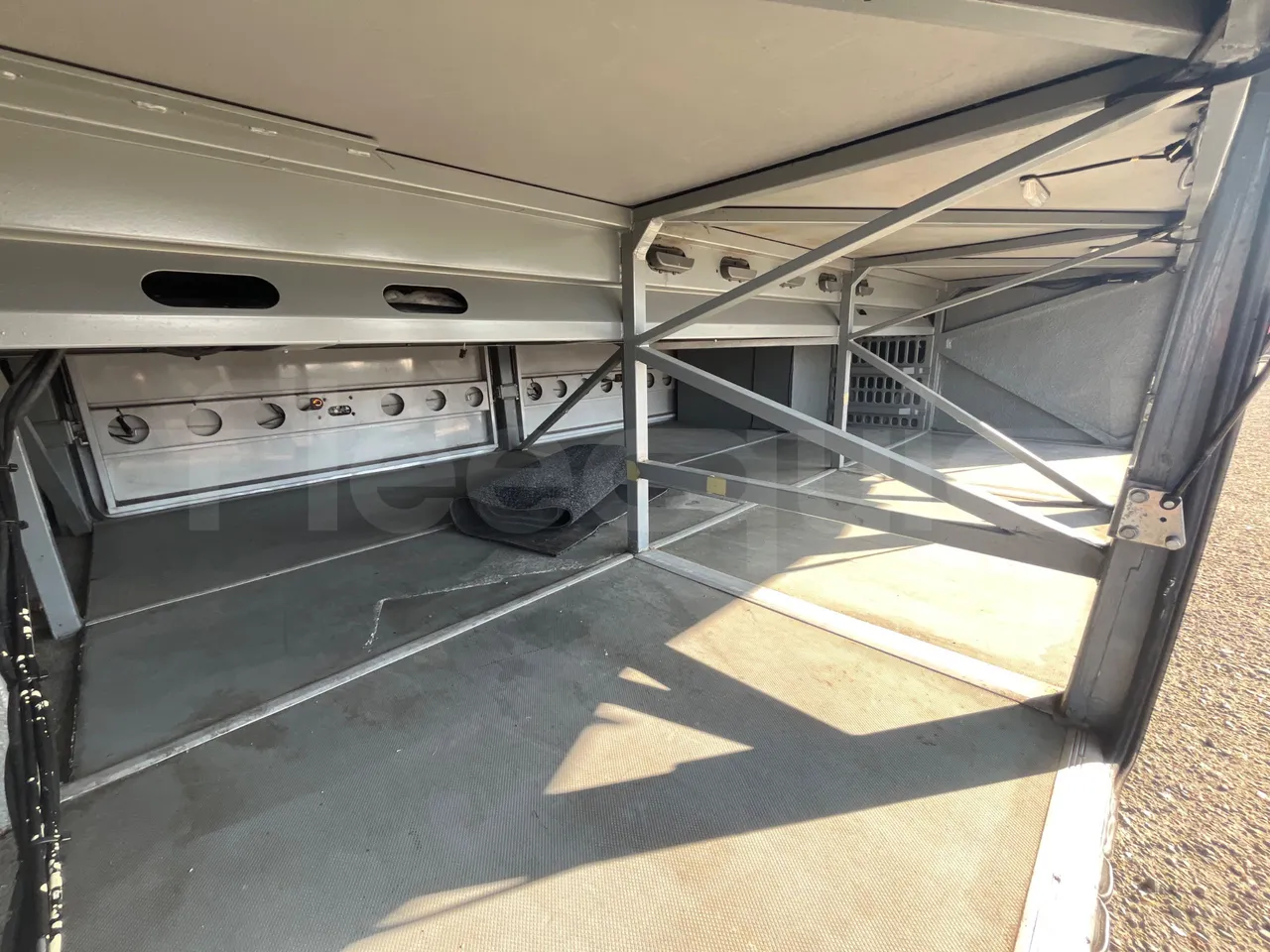 Mercedes-Benz Tourismo M RH -Euro5 -300 kW -12,98 mt - 3/4 right front doors open