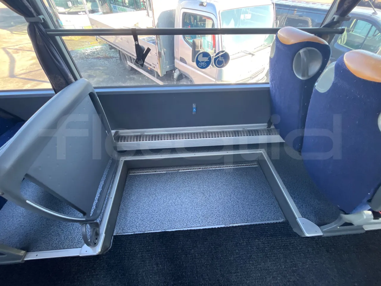 Mercedes-Benz Tourismo M RH -Euro5 -300 kW -12,98 mt - disabled area photo