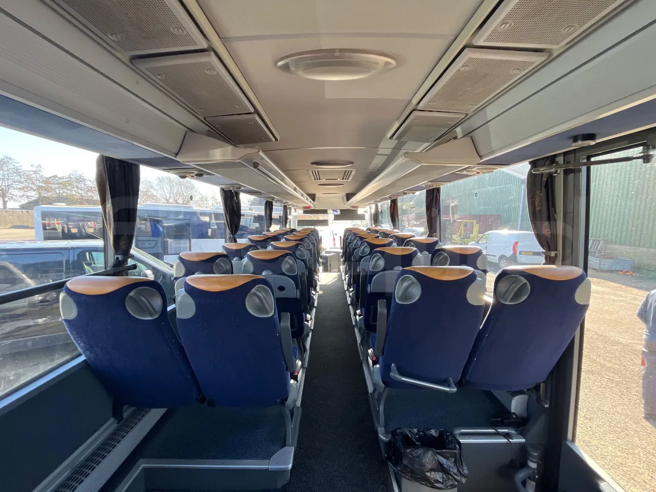 Mercedes-Benz Tourismo M RH -Euro5 -300 kW -12,98 mt - forward view middle aisle