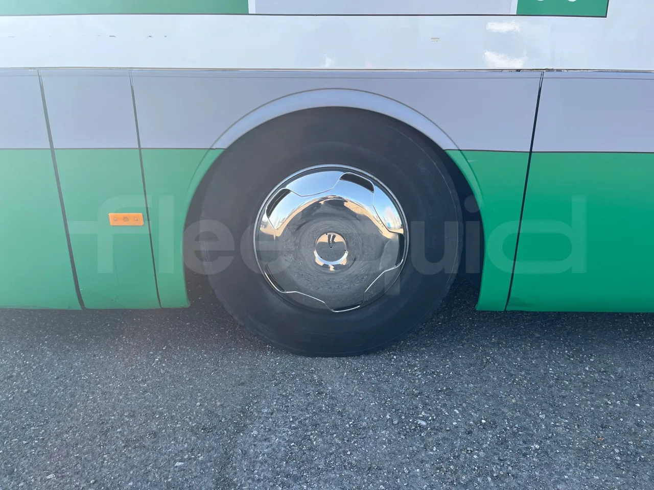 Mercedes-Benz Tourismo M RH -Euro5 -300 kW -12,98 mt - tread condition second axle tires right