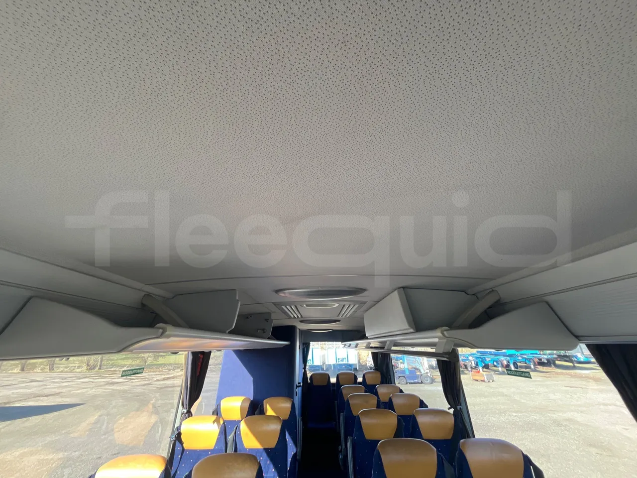 Mercedes-Benz Tourismo M RH -Euro5 -300 kW -12,98 mt - power outlets detail