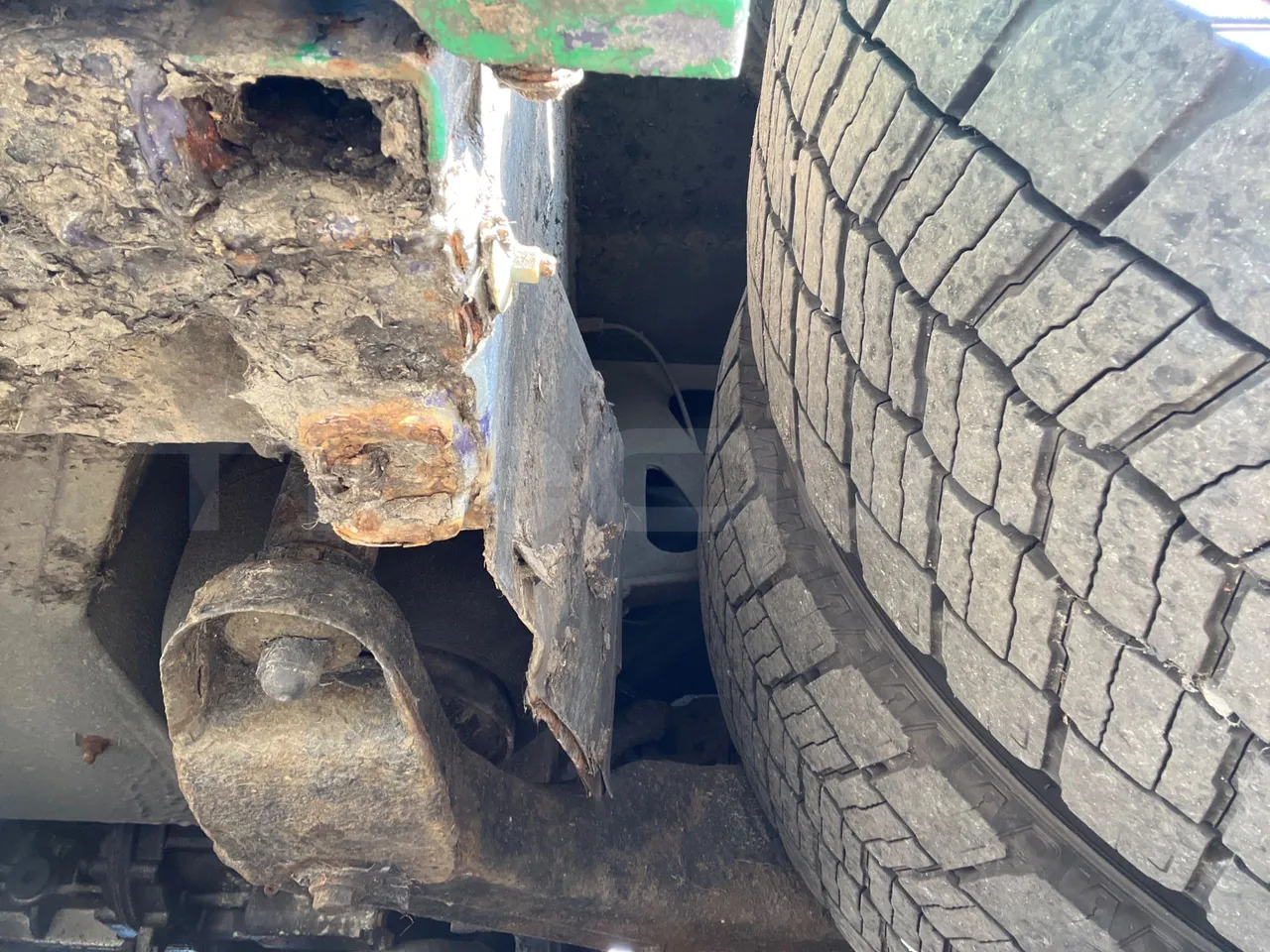 Mercedes-Benz Tourismo M RH -Euro5 -300 kW -12,98 mt - axle 2 shock absorbers 1 left