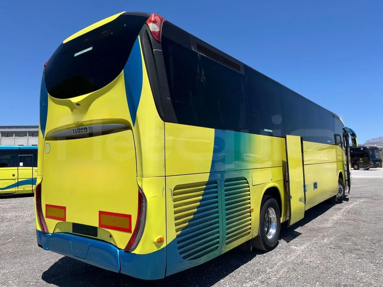 Iveco Magelys SFR2XX - Euro6 - 294kW - 12.830mt - 3/4 right rear doors open