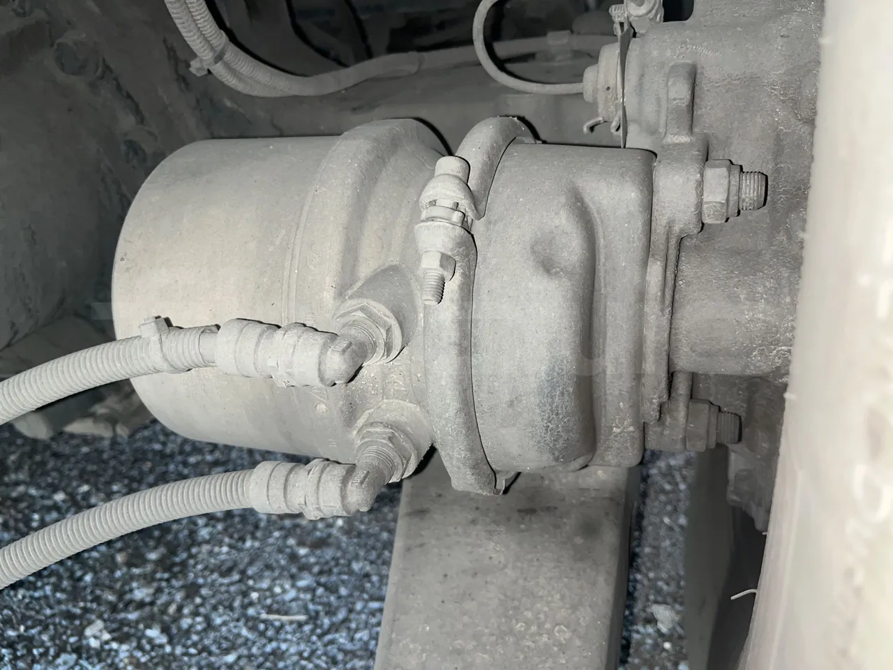 Iveco Magelys SFR2XX - Euro6 - 294kW - 12.830mt - axle 2 caliper brakes right