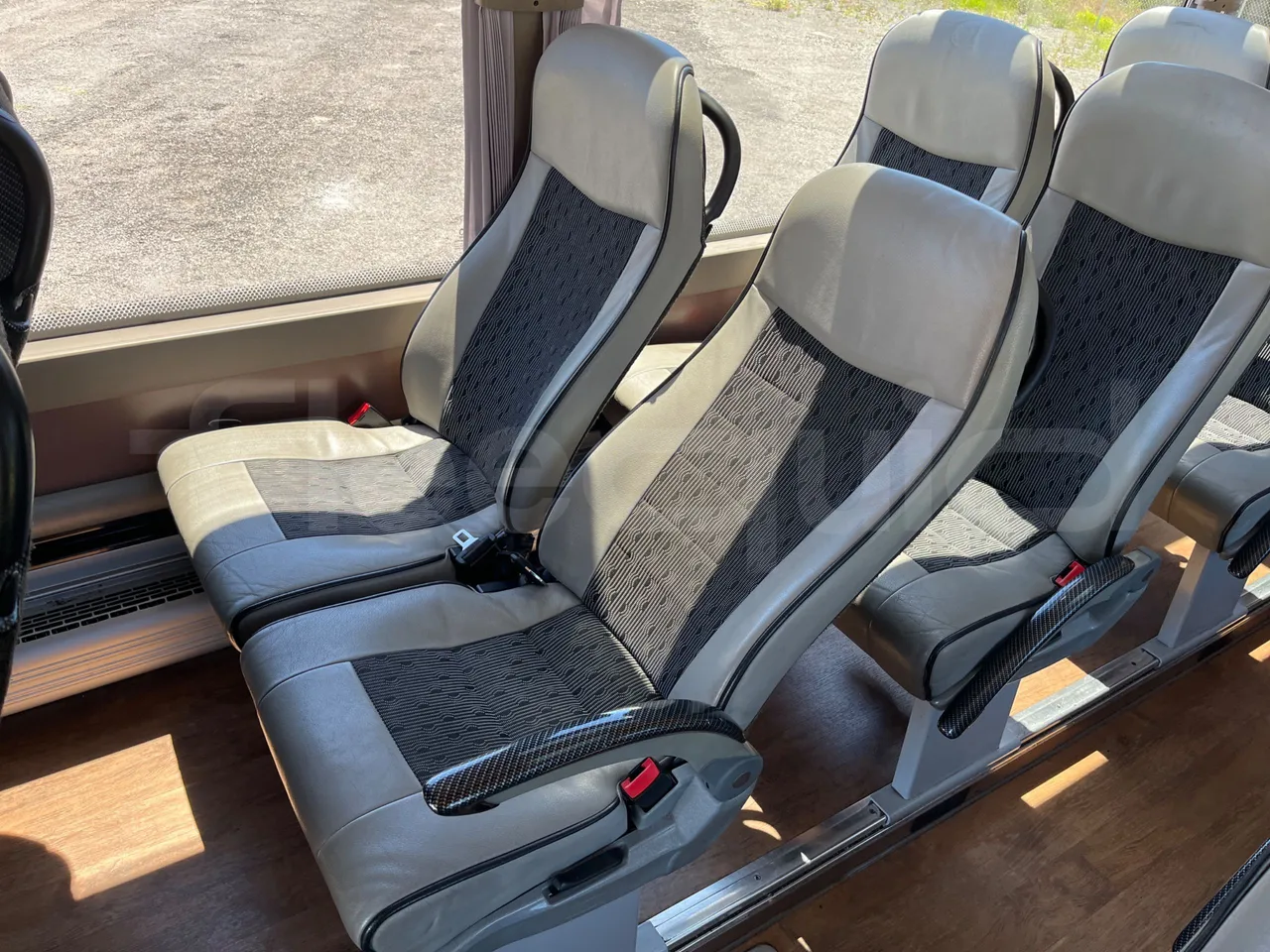 Iveco Magelys SFR2XX - Euro6 - 294kW - 12.830mt - single seat detail
