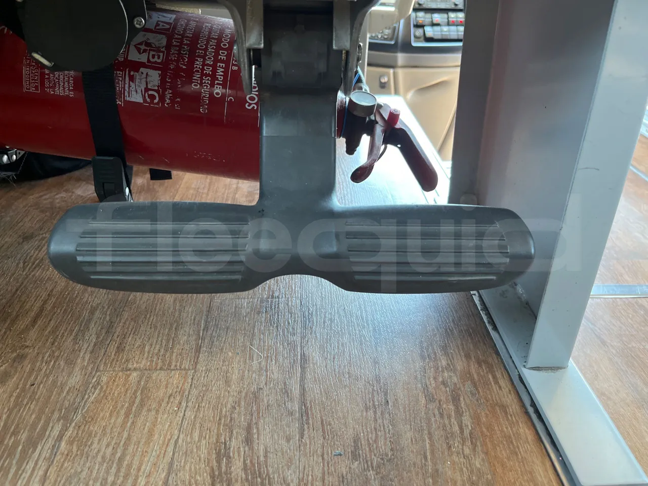 Iveco Magelys SFR2XX - Euro6 - 294kW - 12.830mt - footrest detail photo