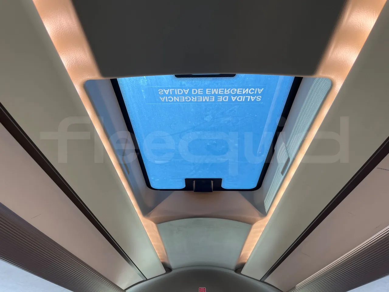 Iveco Magelys SFR2XX - Euro6 - 294kW - 12.830mt - roof hatch 2
