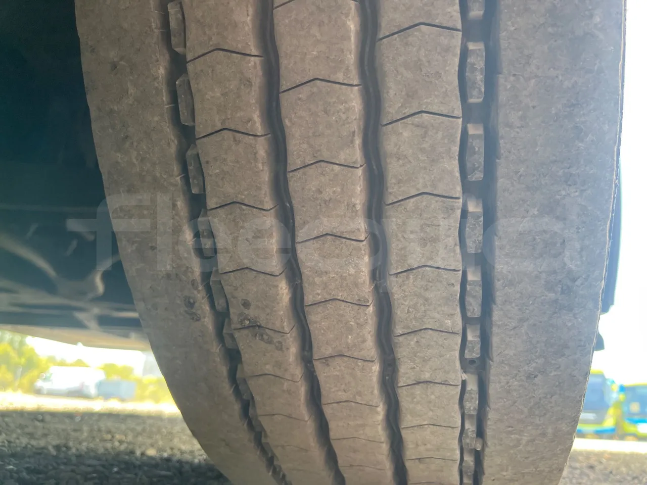 Iveco Magelys SFR2XX - Euro6 - 294kW - 12.830mt - tread condition front tires right