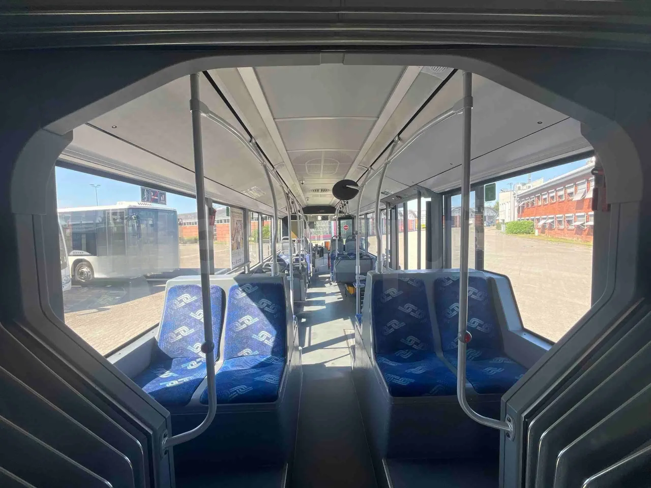 Mercedes-Benz Citaro G - Forward Seats From Middle Position
