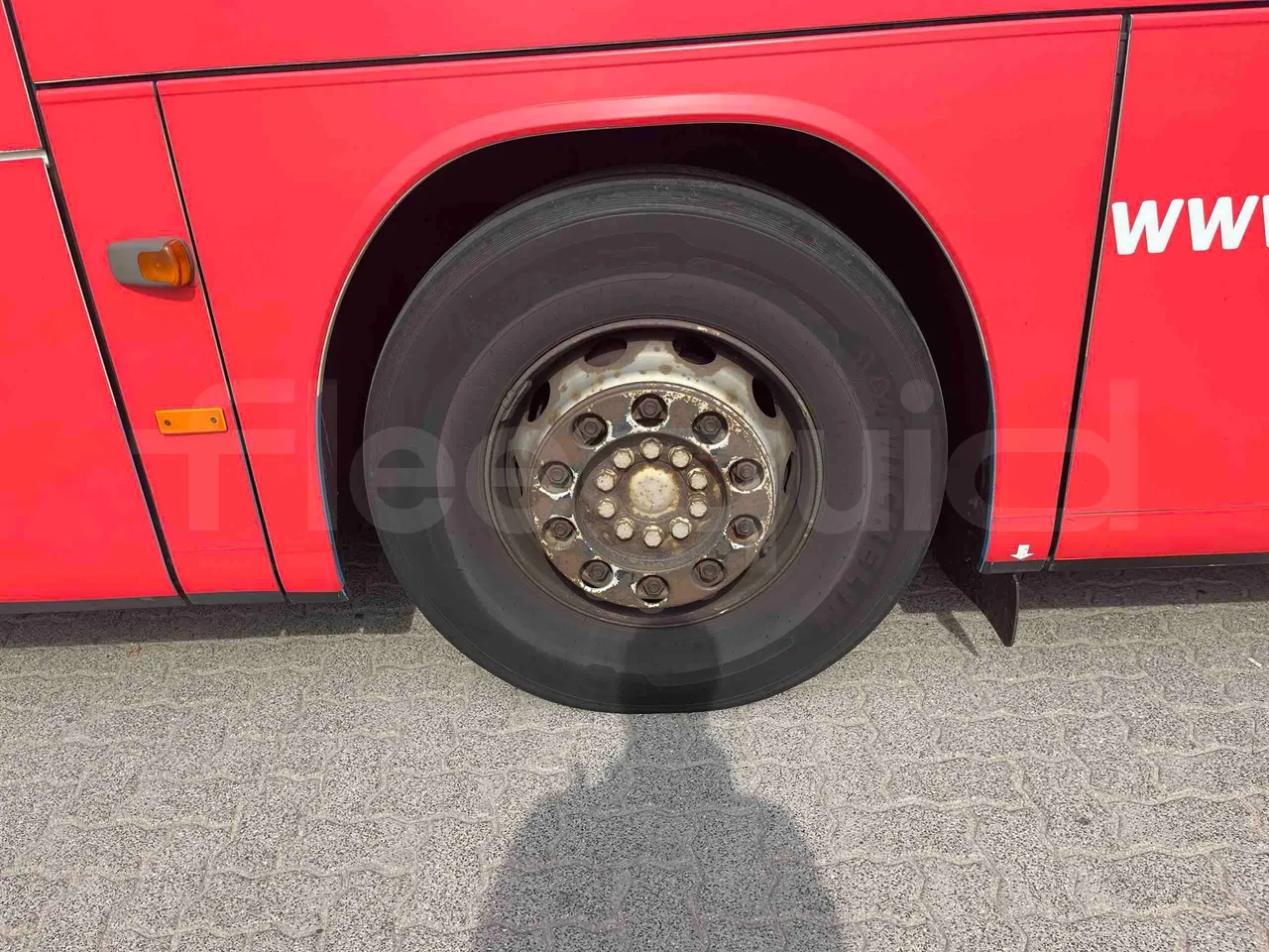 Setra S412 - First Axle Left Side: Complete Tyre