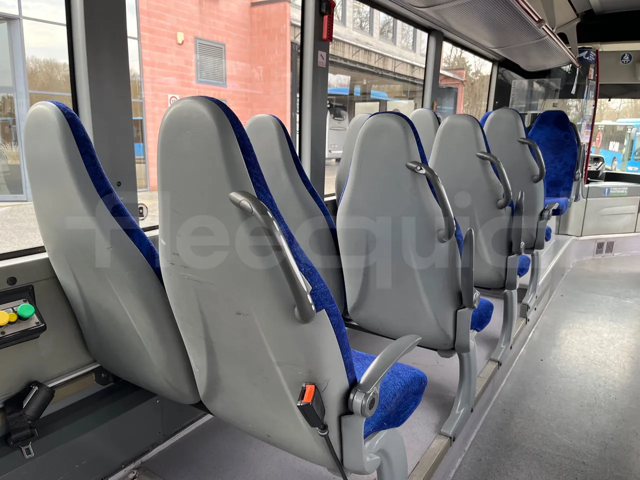 Mercedes-Benz Citaro O 530/2PCL2E4 - Euro 4 - 210 kW - 11,950 mt - forward view middle aisle