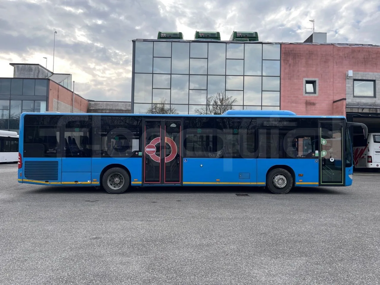 Mercedes-Benz Citaro O 530/2PCL2E4 - Euro 4 - 210 kW - 11,950 mt - right side doors closed