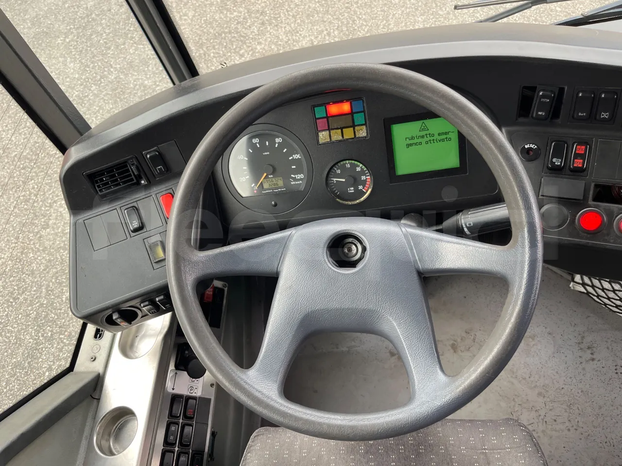 Mercedes-Benz Citaro O 530/2PCL2E4 - Euro 4 - 210 kW - 11,950 mt - steering wheel photo