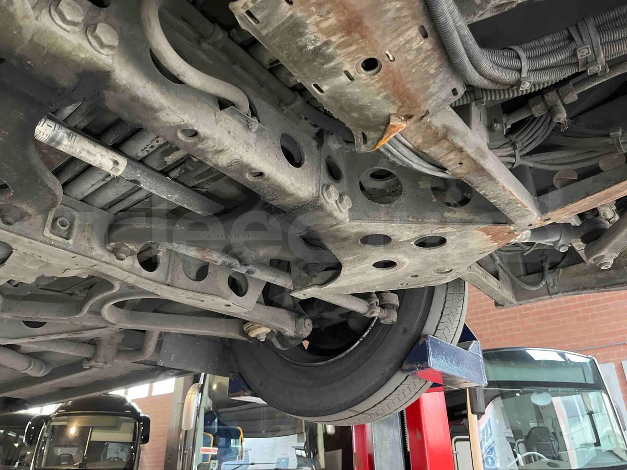 Mercedes-Benz Citaro O 530/2PCL2E4 - Euro 4 - 210 kW - 11,950 mt - front axle left side